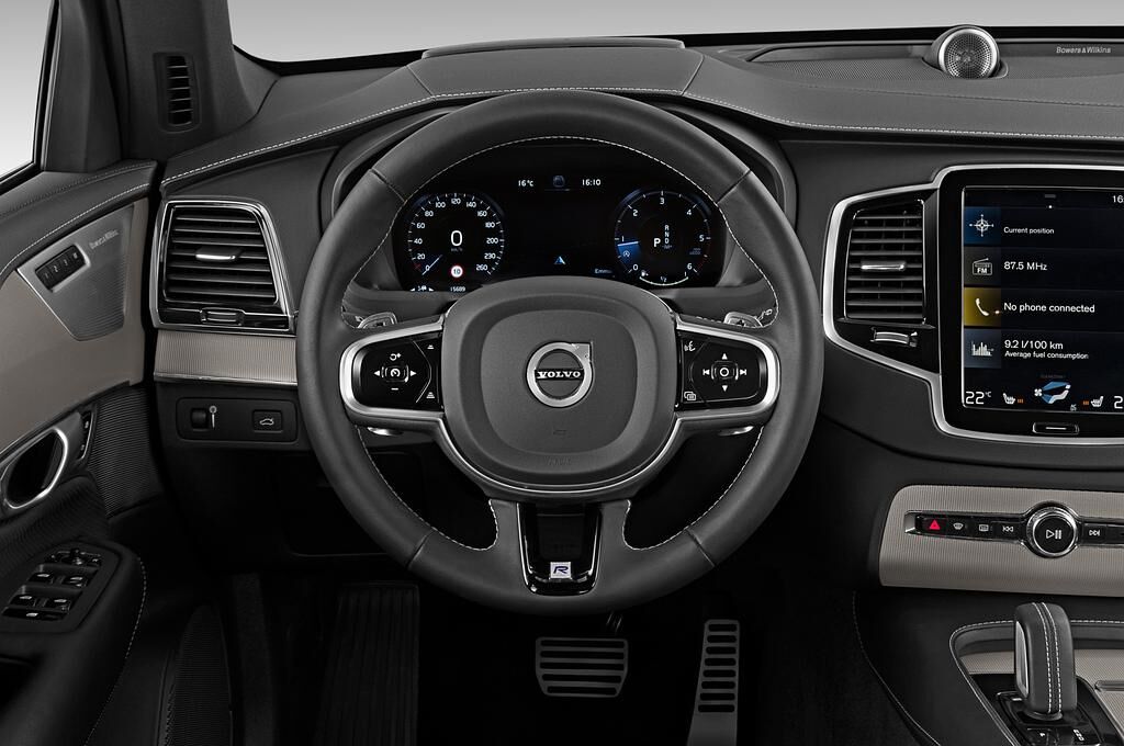 Volvo XC90 (Baujahr 2020) R-Design 5 Türen Lenkrad