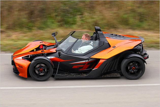 Basierend auf dem X-Bow R besitzt der GT zusätzlich eine Rundum-Cockpit-Verglasung