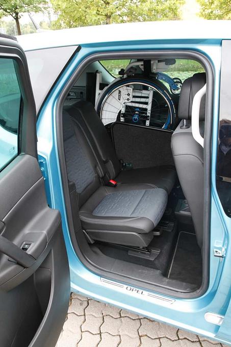 Opel Meriva mit Rollstuhl-Umbau