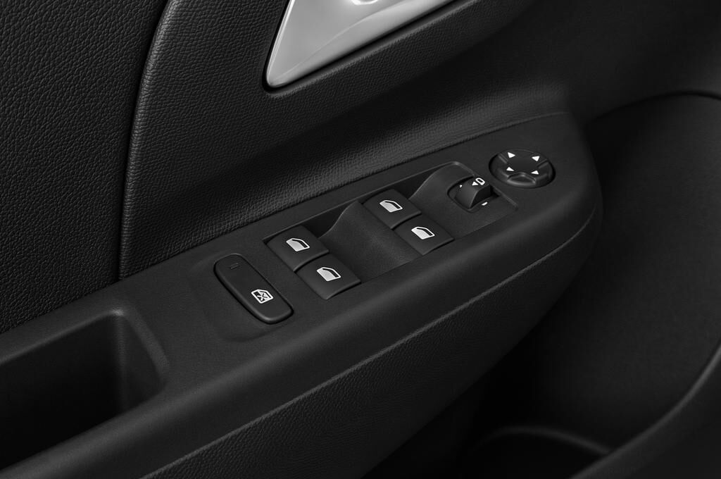 Opel Corsa (Baujahr 2020) Elegance 5 Türen Bedienungselemente Tür