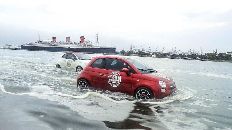 Die Karosserie des Fiat 500 Watercraft wurde mit Schaum abgedichtet
