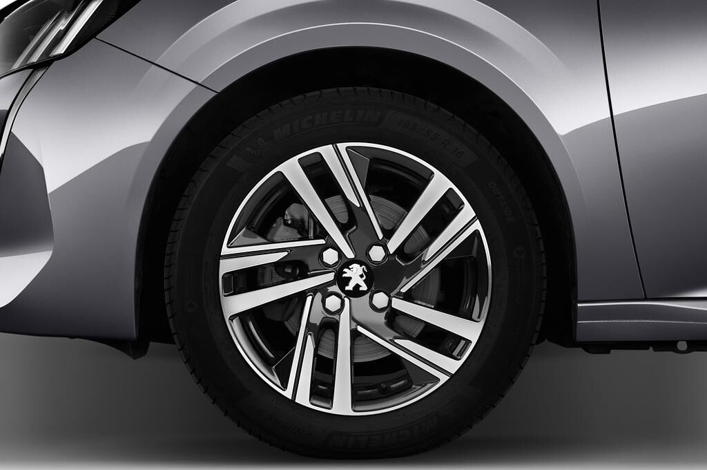 Peugeot 208 (Baujahr 2020) Allure 5 Türen Reifen und Felge