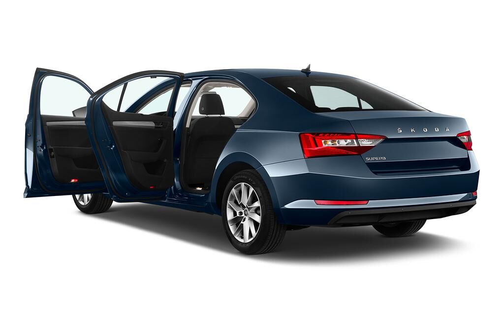Skoda Superb (Baujahr 2020) Ambition 5 Türen Tür geöffnet