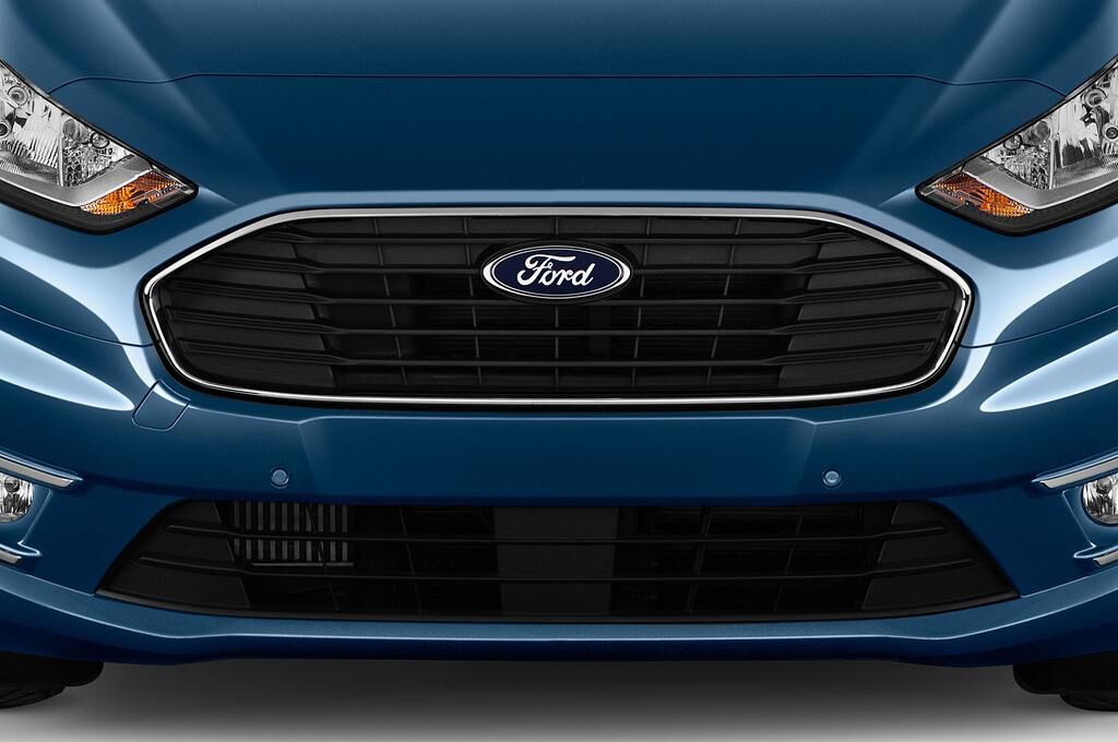 Ford Grand Tourneo Connect (Baujahr 2020) Titanium 5 Türen Kühlergrill und Scheinwerfer