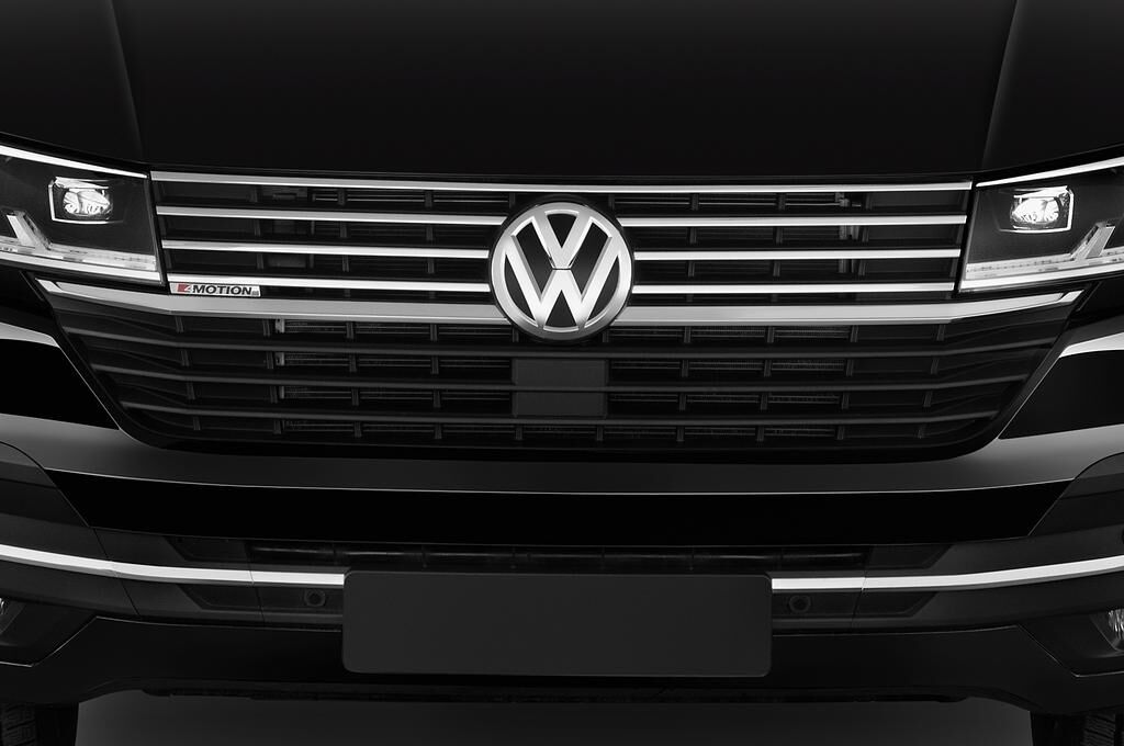 Volkswagen Multivan (Baujahr 2020) Highline 5 Türen Kühlergrill und Scheinwerfer