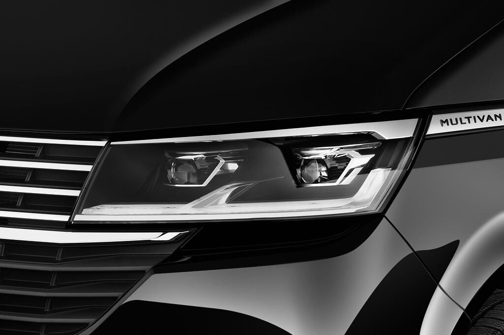 Volkswagen Multivan (Baujahr 2020) Highline 5 Türen Scheinwerfer