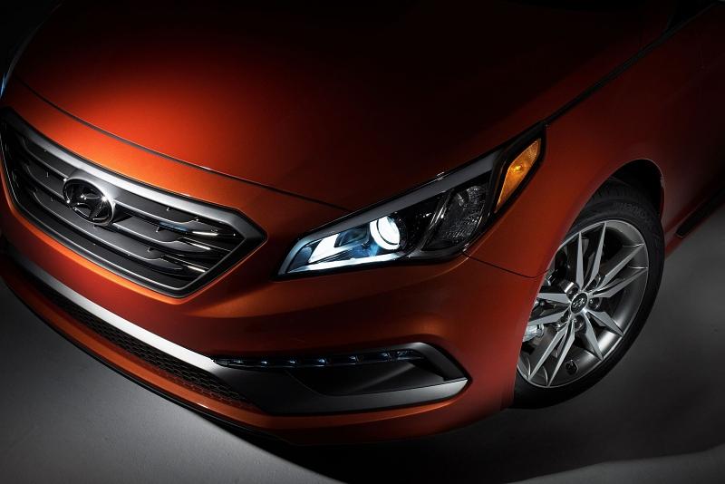 Der Hyundai Sonata hat Xenon-Scheinwerfer