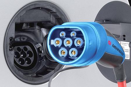 Verhärtete Fronten im e-Stecker-Streit