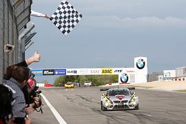 Sieg in der BMW M235i Racing Cup Klasse geht an den "Eifelblitz"