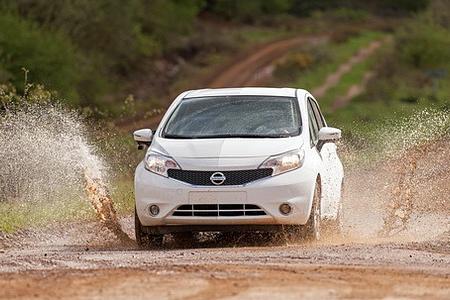 Nissan testet weltweit erstes selbstreinigendes Fahrzeug