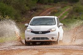 Nissan testet weltweit erstes selbstreinigendes Fahrzeug