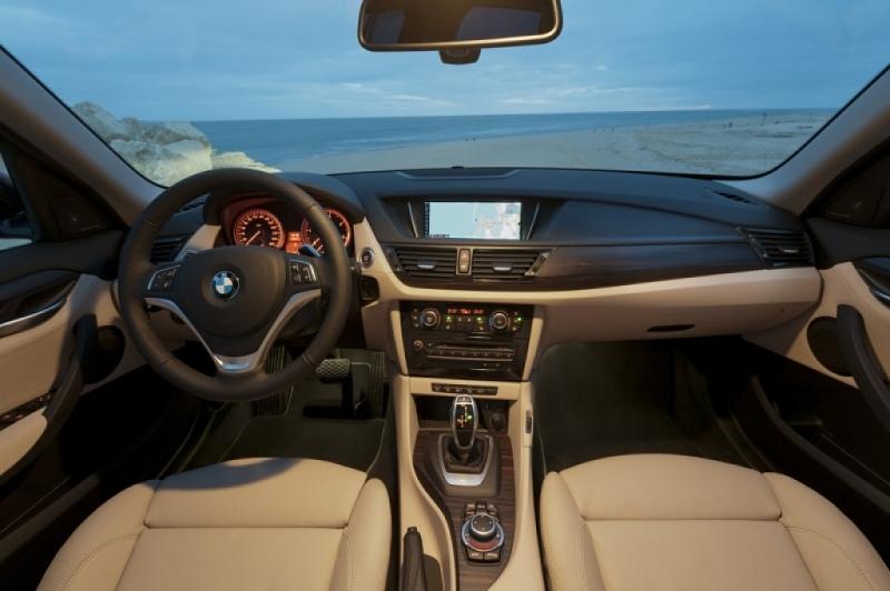 Das Armaturenbrett des BMW X1 xDrive 20i