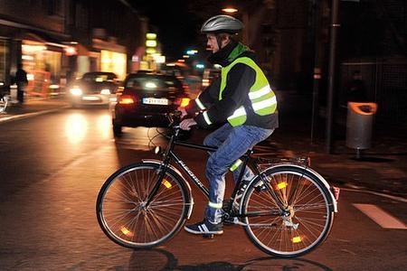 Nach "Rot" mit dem Fahrrad über eine Ampelkreuzung zum Aufbauseminar...