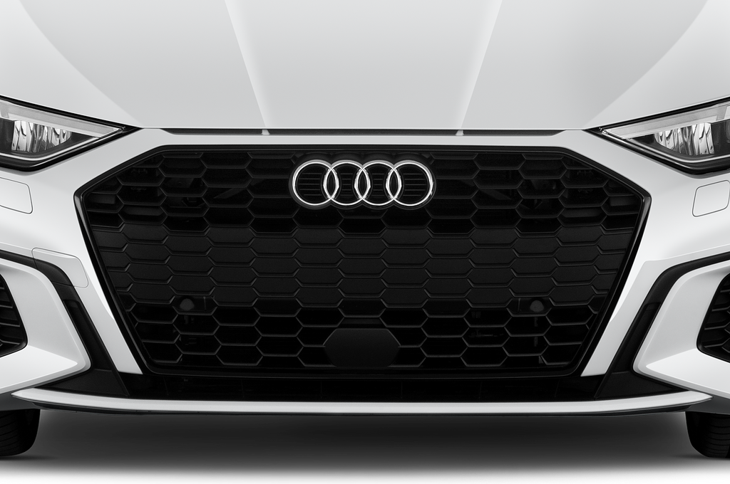 Audi A3 Sportback (Baujahr 2020) S-Line 5 Türen Kühlergrill und Scheinwerfer