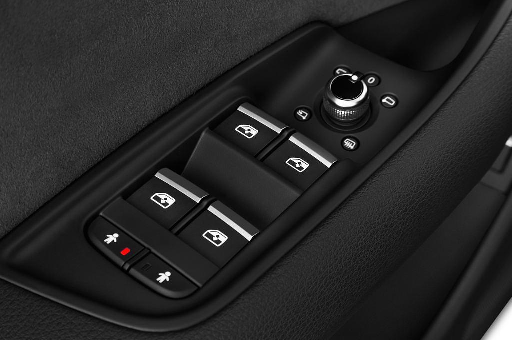 Audi Q7 (Baujahr 2016) - 5 Türen Bedienungselemente Tür