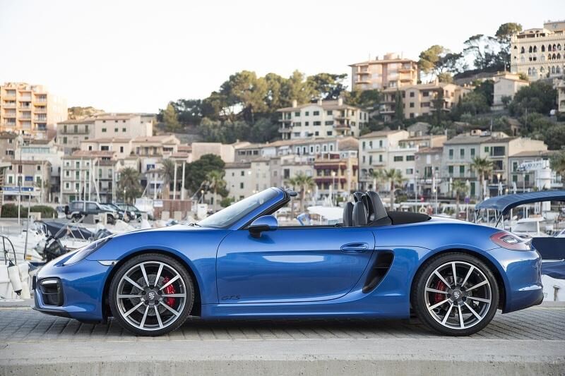 Der Porsche Boxster GTS fährt sich nah an den 911er heran