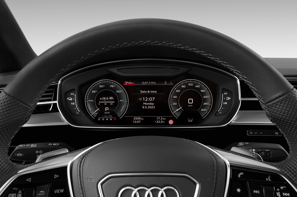 Audi A8 (Baujahr 2022) Base PHEV 4 Türen Tacho und Fahrerinstrumente