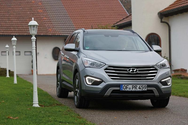 Der Hyundai Grand Santa Fe ist 1,89 Meter breit (ohne Spiegel) und...