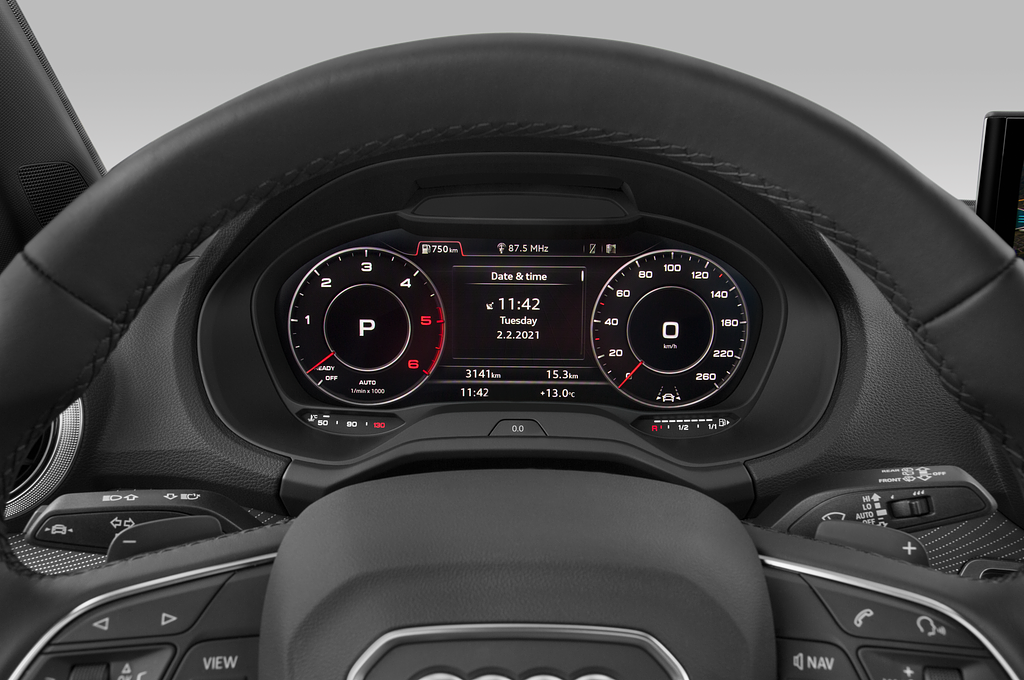 Audi Q2 (Baujahr 2021) - 5 Türen Tacho und Fahrerinstrumente
