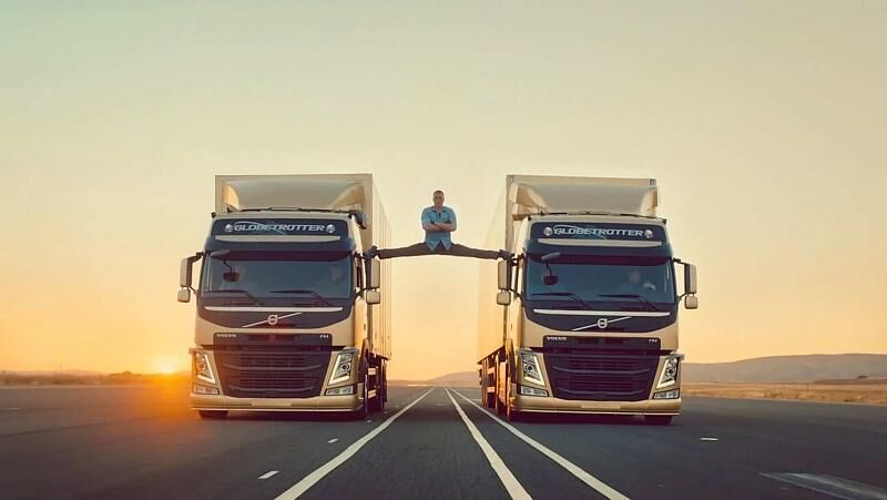 Jean-Claude van Damme zeigt seinen schönsten Spagat zwischen zwei rückwärtsfahrenden Volvo-Trucks.