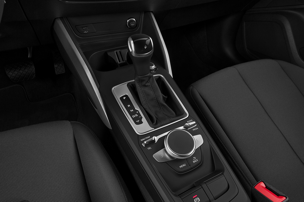 Audi Q2 (Baujahr 2023) S Line 5 Türen Schalthebel
