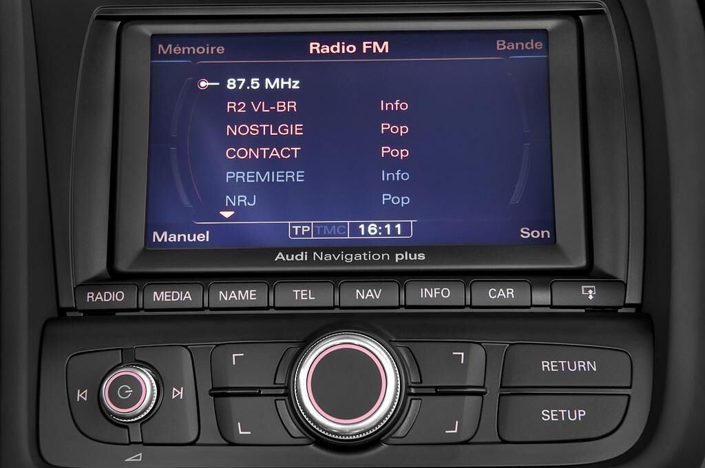 Audi R8 Spyder (Baujahr 2010) Spyder 2 Türen Radio und Infotainmentsystem