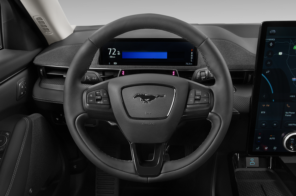 Ford Mustang Mach-E (Baujahr 2023) Premium 5 Türen Lenkrad