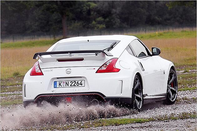 Liebe Nissan-Presseabteilung: Auch wenn es nicht so aussieht, der Nismo-Lack ist unversehrt