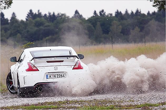 Driften kann der Nismo übrigens nicht nur auf Schotter. Quer geht eigentlich immer