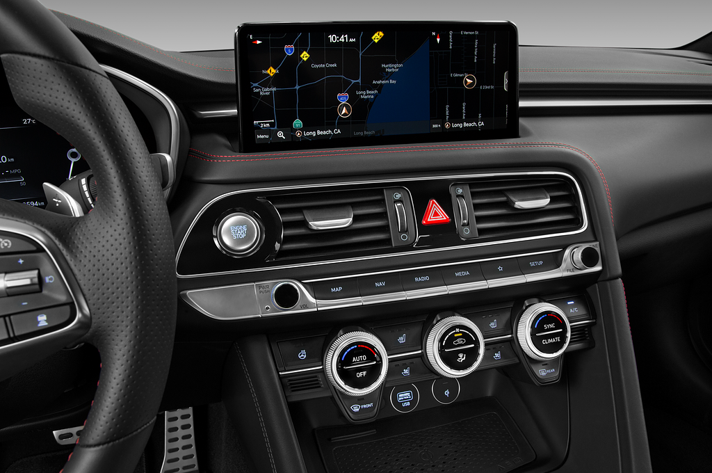 Genesis G70 (Baujahr 2023) Sport 4 Türen Mittelkonsole