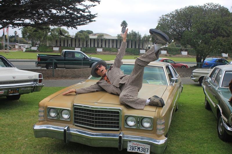 Teilnehmer Will Hughes auf seinem 1975er Ford LTD.