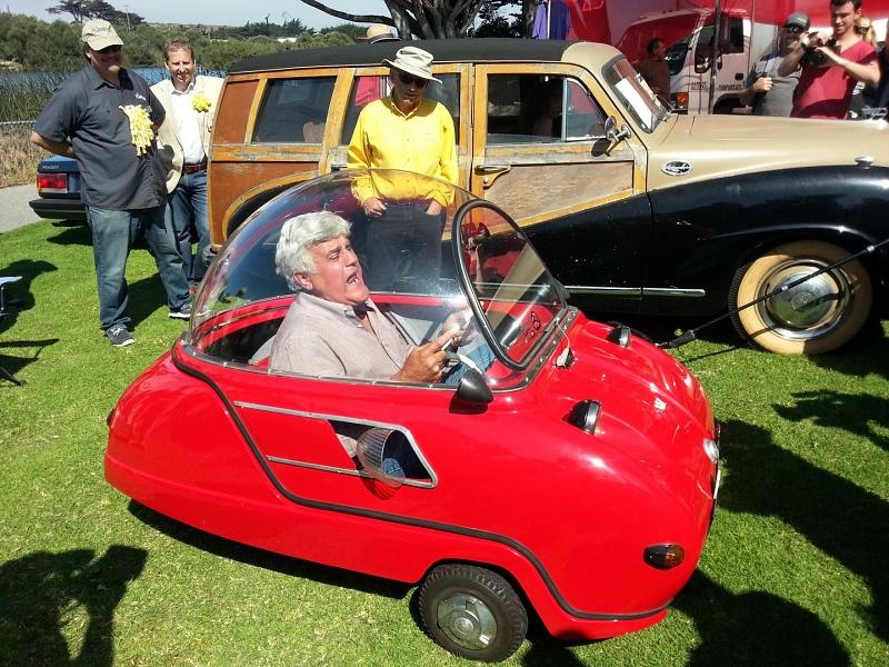 Jay Leno im Peel Trident beim Concours de LeMons.