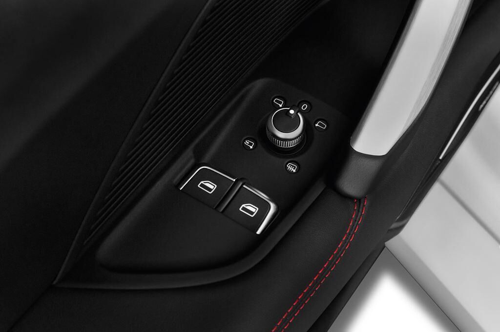 Audi TTS (Baujahr 2017) - 2 Türen Bedienungselemente Tür