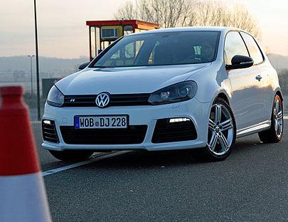 Mit dem VW Golf R lässt es sich auch gemütlich cruisen.