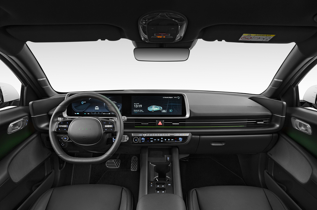 Hyundai Ioniq 6 (Baujahr 2023) Base 4 Türen Cockpit und Innenraum