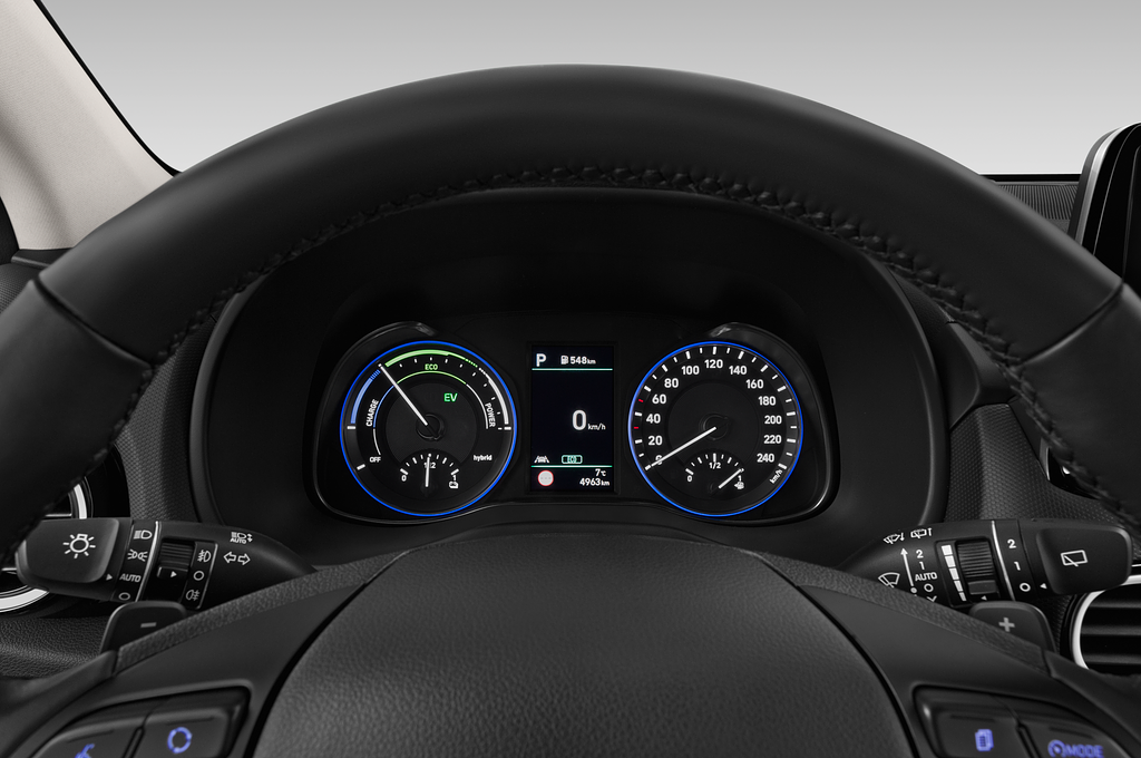 Hyundai Kona Hybrid (Baujahr 2021) Trend 5 Türen Tacho und Fahrerinstrumente