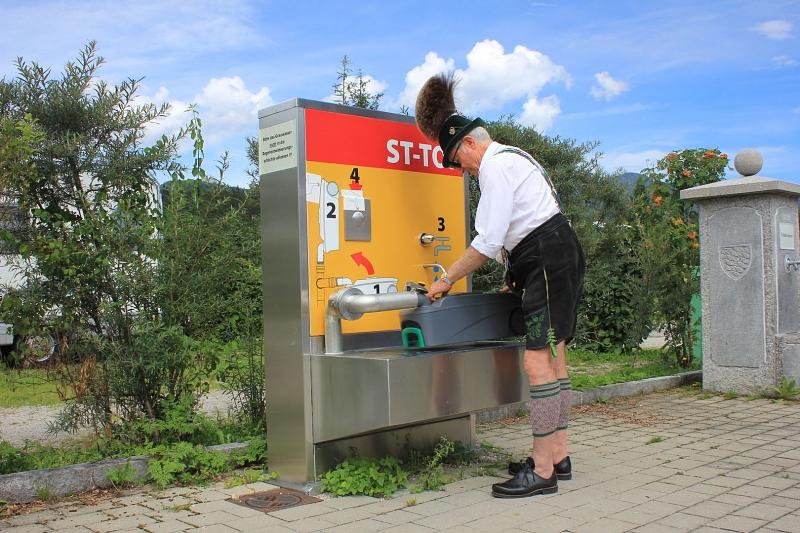 und nochmals ins Abwasserrohr einführen.
