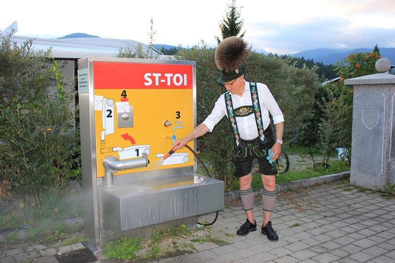 Am Ende kann noch mit einem Schlauch nachgereinigt werden. In der Regel ist dies nicht notwendig.