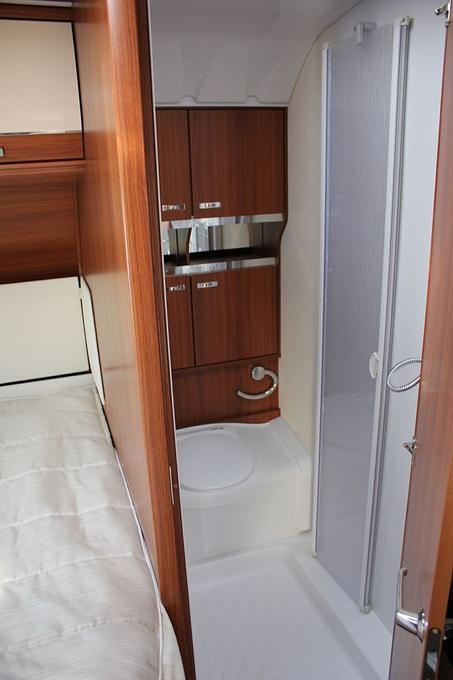 Das Campingklo in einem aktuellen Wohnwagen (Tabbert Puccini).