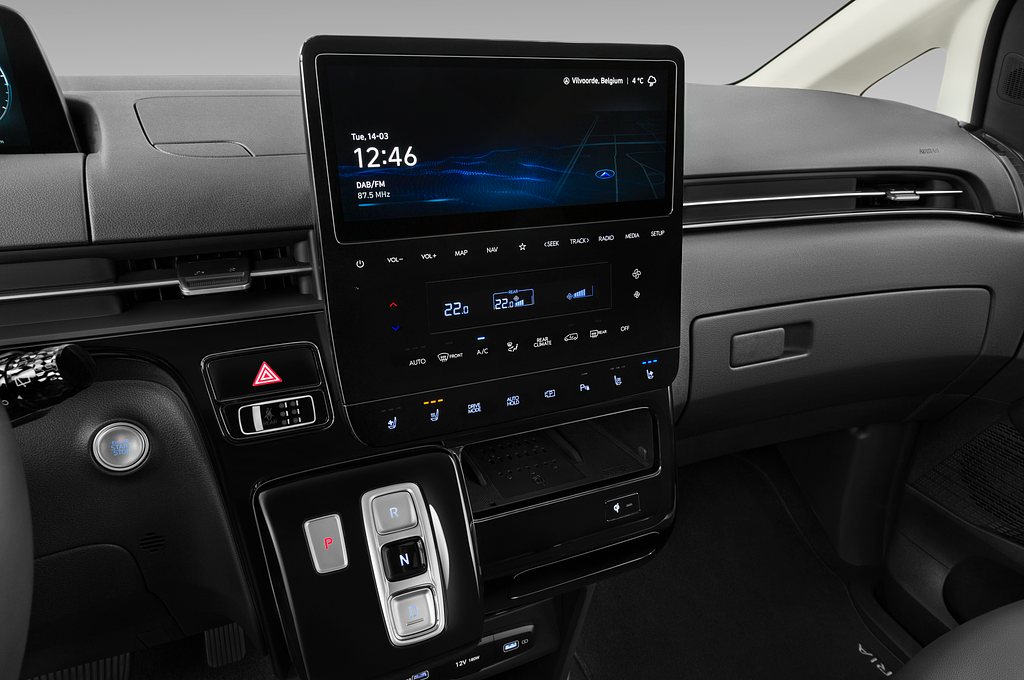 Hyundai Staria (Baujahr 2023) Signature 5 Türen Mittelkonsole
