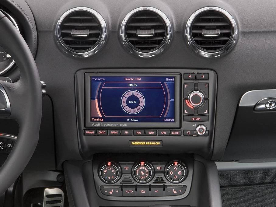 Audi TTS (Baujahr 2010) - 3 Türen Mittelkonsole