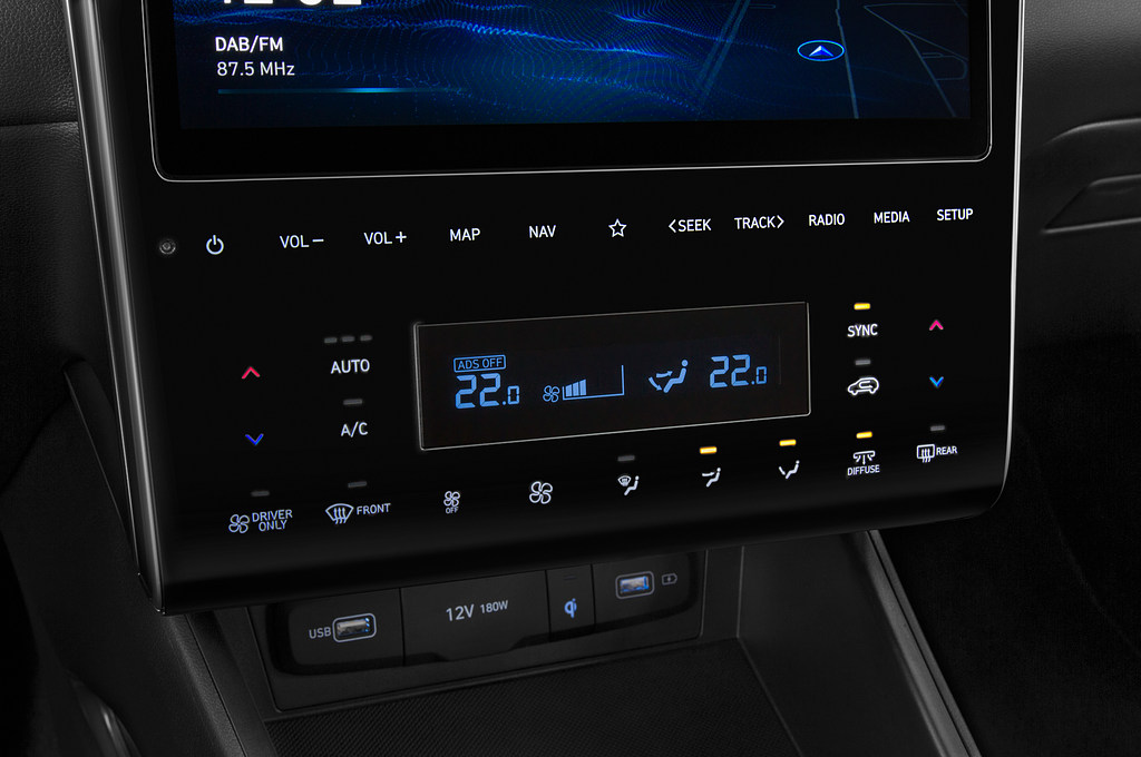 Hyundai Tucson Plug-in Hybrid (Baujahr 2023) Base 5 Türen Temperatur und Klimaanlage