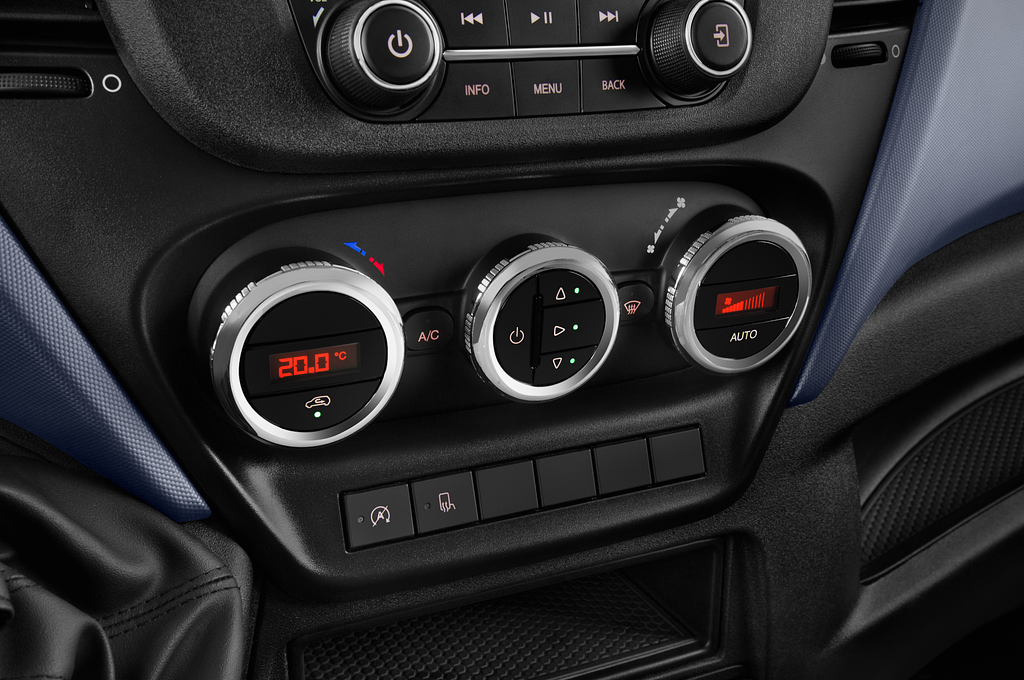 Iveco Daily (Baujahr 2021) 12m3 L3H2 4 Türen Temperatur und Klimaanlage