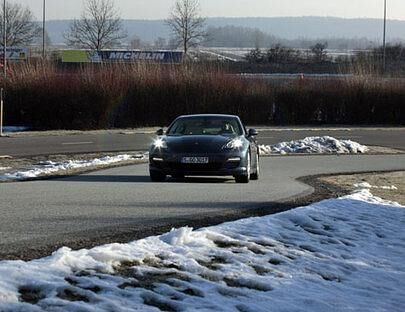 Schnee auf der Strecke vom ADAC FSZ. Die "Piste" war aber trocken.