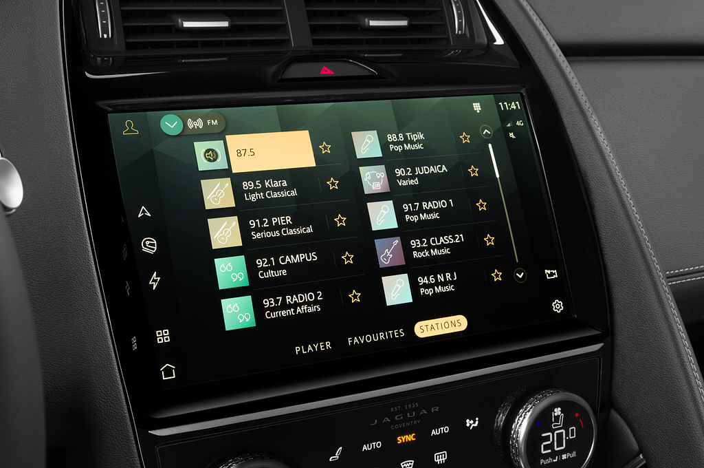 Jaguar E-Pace (Baujahr 2021) R Dynamic HSE 5 Türen Radio und Infotainmentsystem