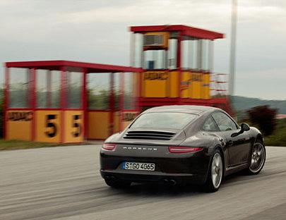 Der Porsche 911 S steht auf 20-Zöllern.