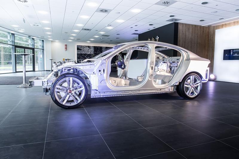 Der Jaguar XE ist 4,67 Meter lang