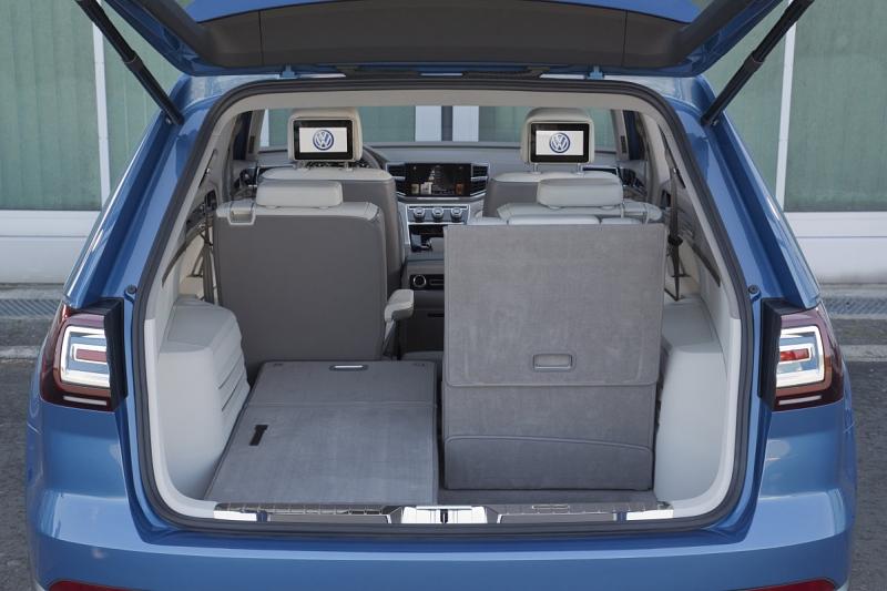 Der VW CrossBlue hat die, in den USA beliebten, drei Sitzreihen