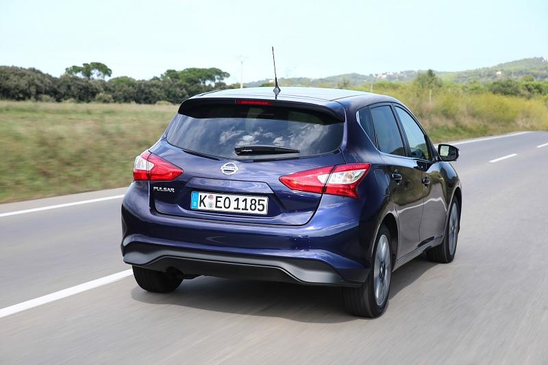 Auch das Heck des Nissan Pulsar spielt mit Elementen des Nissan-Designs