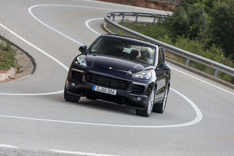 In den Kurven spielt der Cayenne seine Stärken aus